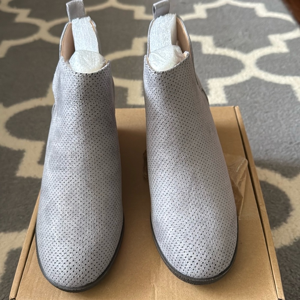 Journee Mylee Grey Suede Wedge Booties for Women Size 6 NIB